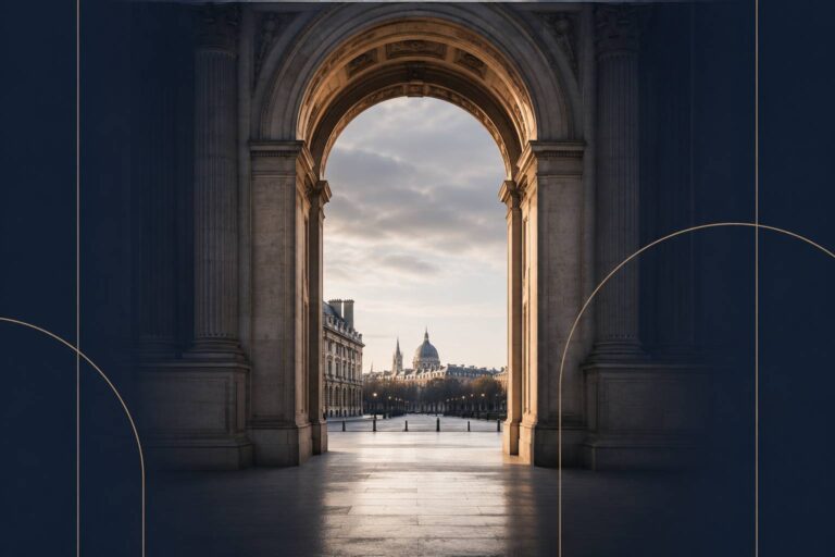 Hcéres 2026 Evaluation illustrating an institutional arch symbolizing strategic governance, coherence of academic trajectories, and institutional entry into France.